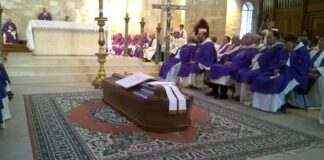 Funerali vescovo Pichierri, una diocesi unita in preghiera