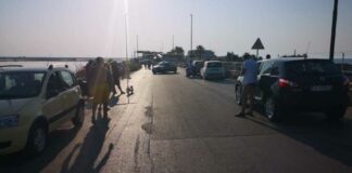 Cade da un ponte e sbatte la testa sugli scogli a Margherita, gravissimo un 40enne