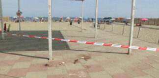 Ambulante accoltellato a morte sulla spiaggia di Margherita, indagini sul movente