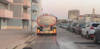 Pulizia e lavaggio delle strade nel centro urbano, l’apprezzamento del sindaco Lodispoto