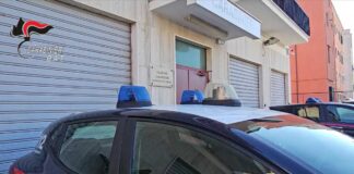 Picchia la compagna davanti alla figlia di 5 anni, arrestato pregiudicato 35enne