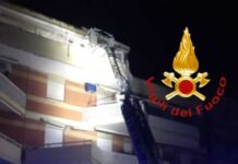 Incendio in appartamento in via Martin Luther King, famiglia si rifugia sul balcone
