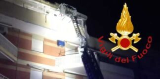Incendio in appartamento in via Martin Luther King, famiglia si rifugia sul balcone