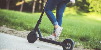 Monopattini elettrici, dal 16 maggio scatta l’obbligo di targa e assicurazione